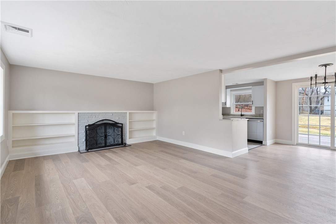 109 Diamond Hill Road Warwick, RI 02886 - Photo 8 of 33