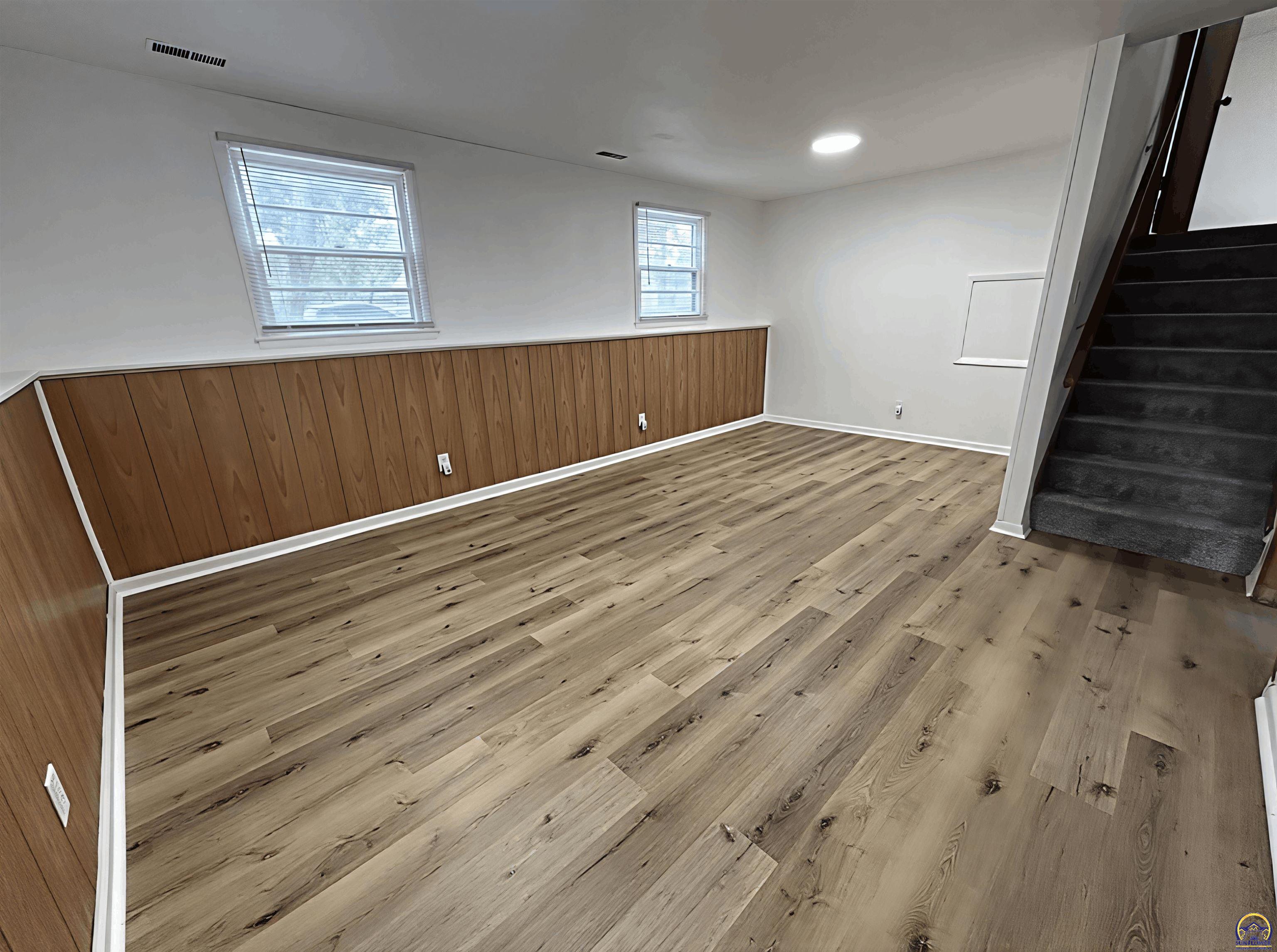 2562 Southwest Kent Street Topeka, KS 66614 - Photo 13 of 18