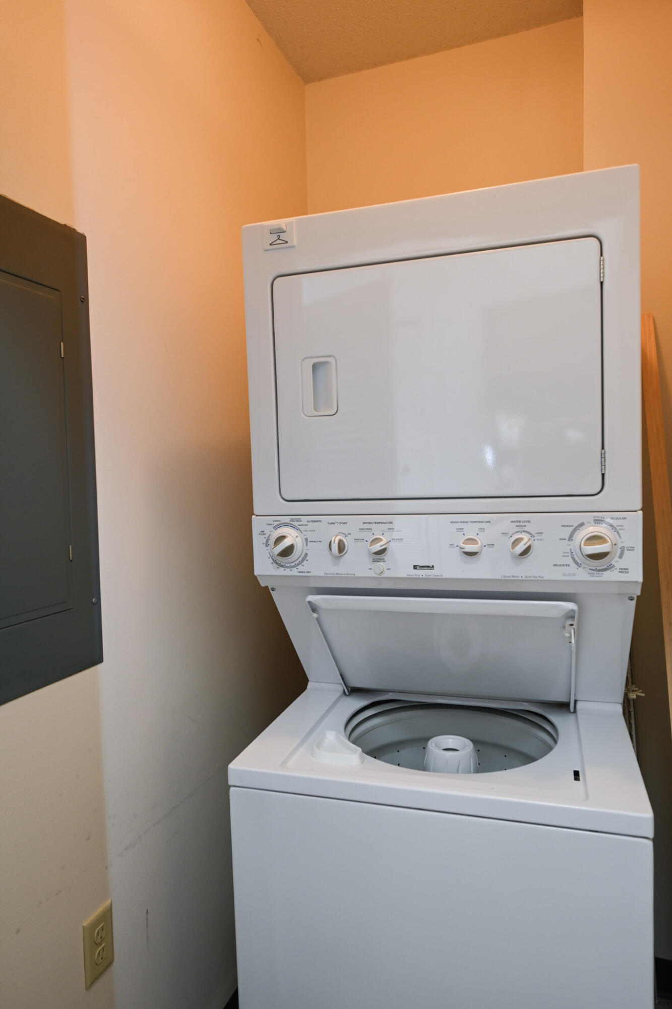 112 Franklin Street, Unit C6 Bangor, ME 04401 - Photo 21 of 21 Laundry