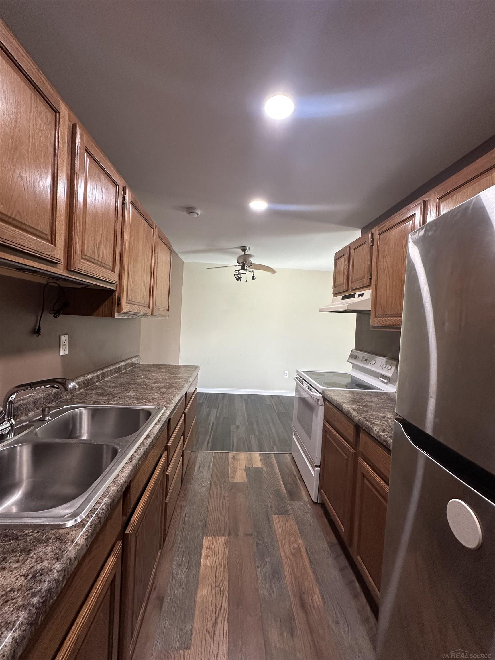 28219 Raleigh Crescent Drive New Baltimore, MI 48051 - Photo 13 of 35