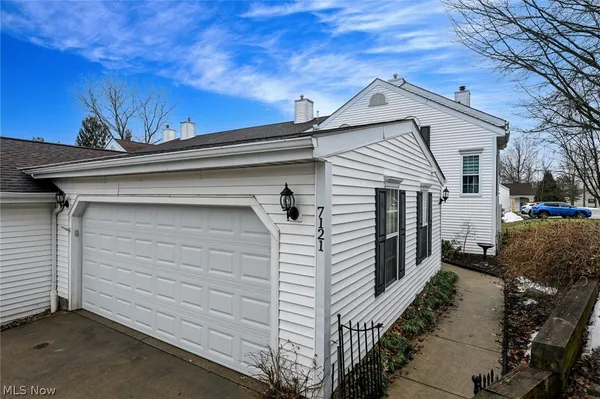 $269,000 | 7121 West Cross Creek Trail, Brecksville, OH 44141