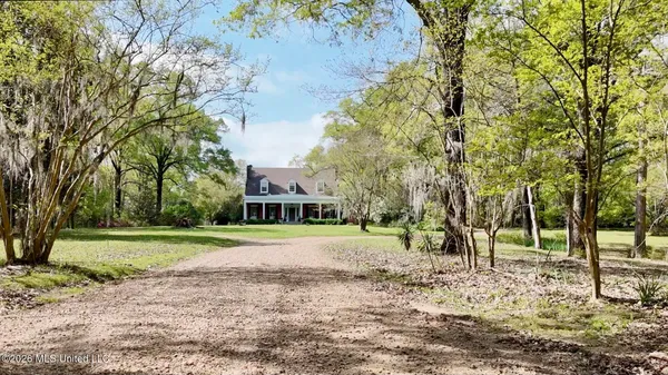 $2,300,000 | 8747 River Road, Natchez, MS 39120