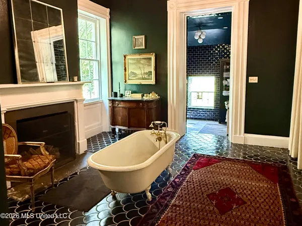 $2,300,000 | 8747 River Road, Natchez, MS 39120