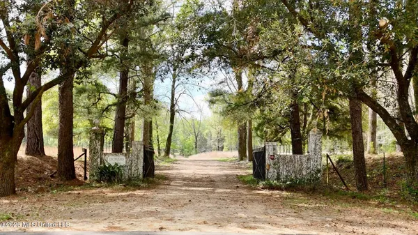 $2,300,000 | 8747 River Road, Natchez, MS 39120