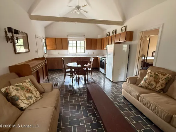 $2,300,000 | 8747 River Road, Natchez, MS 39120