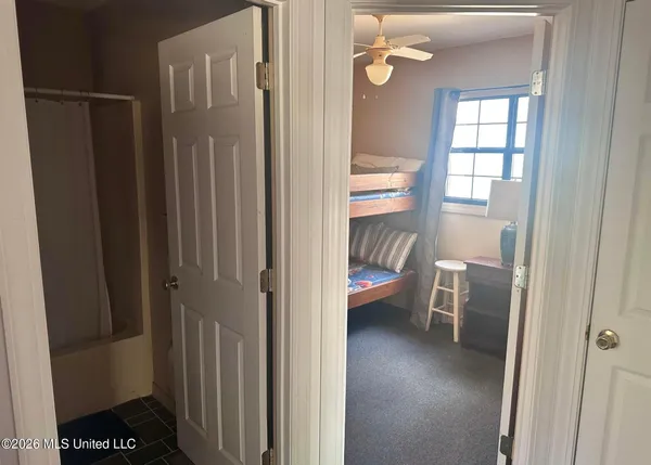 $2,300,000 | 8747 River Road, Natchez, MS 39120