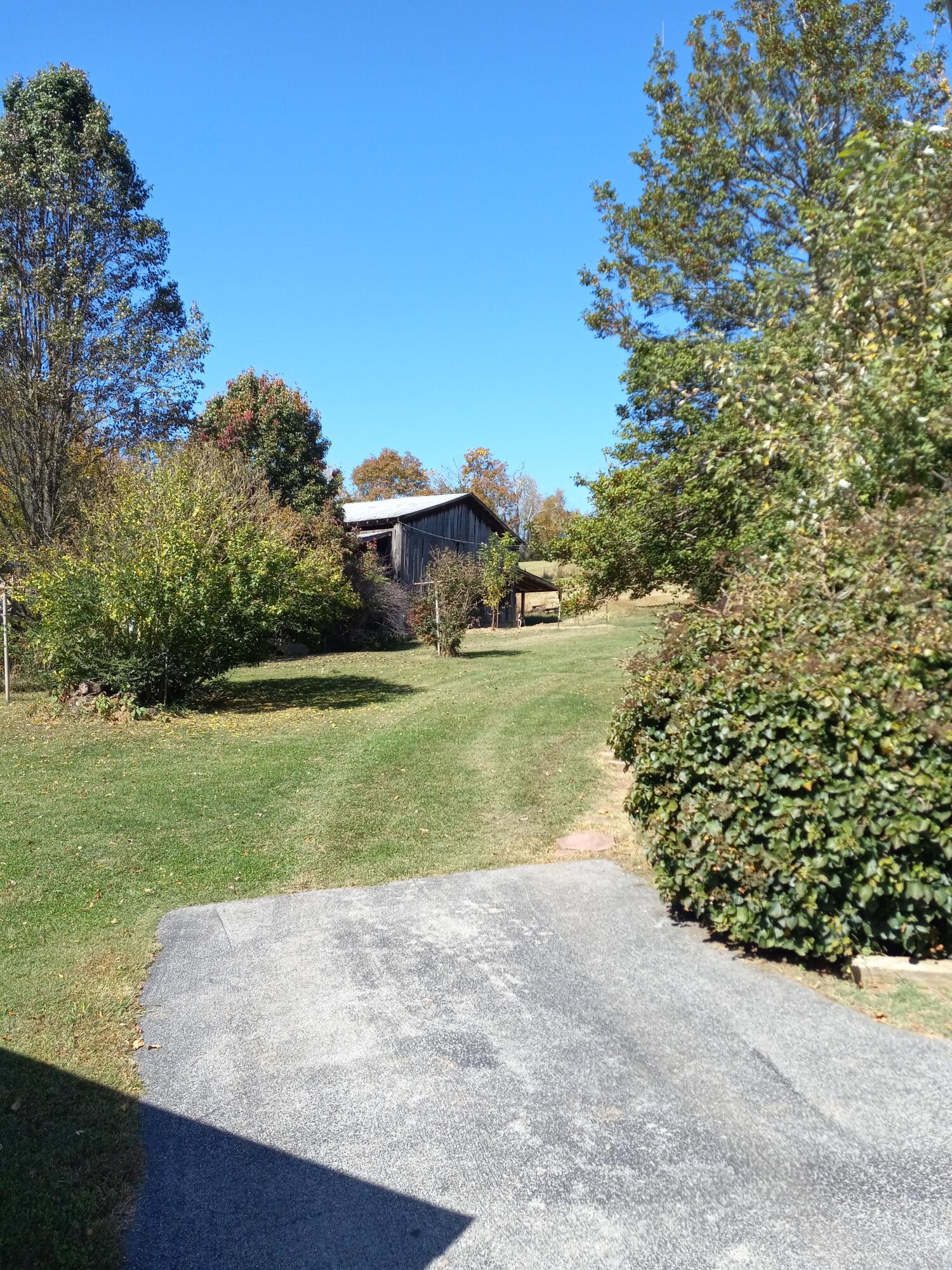 1005 Island Road Blountville, TN 37617 - Photo 9 of 17 20221014_122556