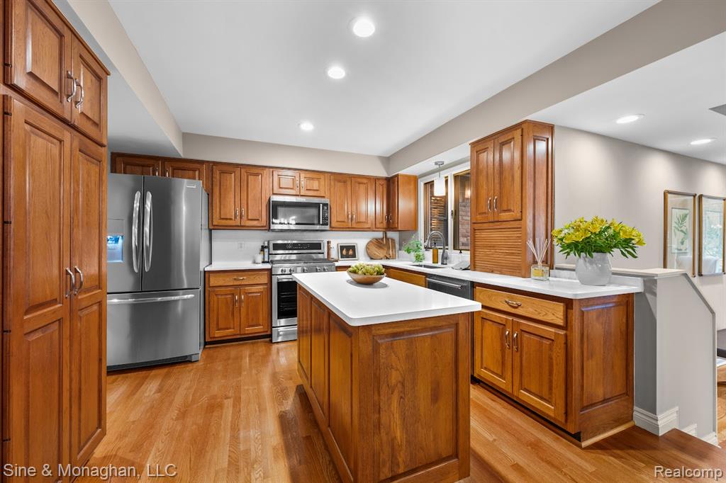 210 Mead Road Rochester Hills, MI 48306 - Photo 6 of 56
