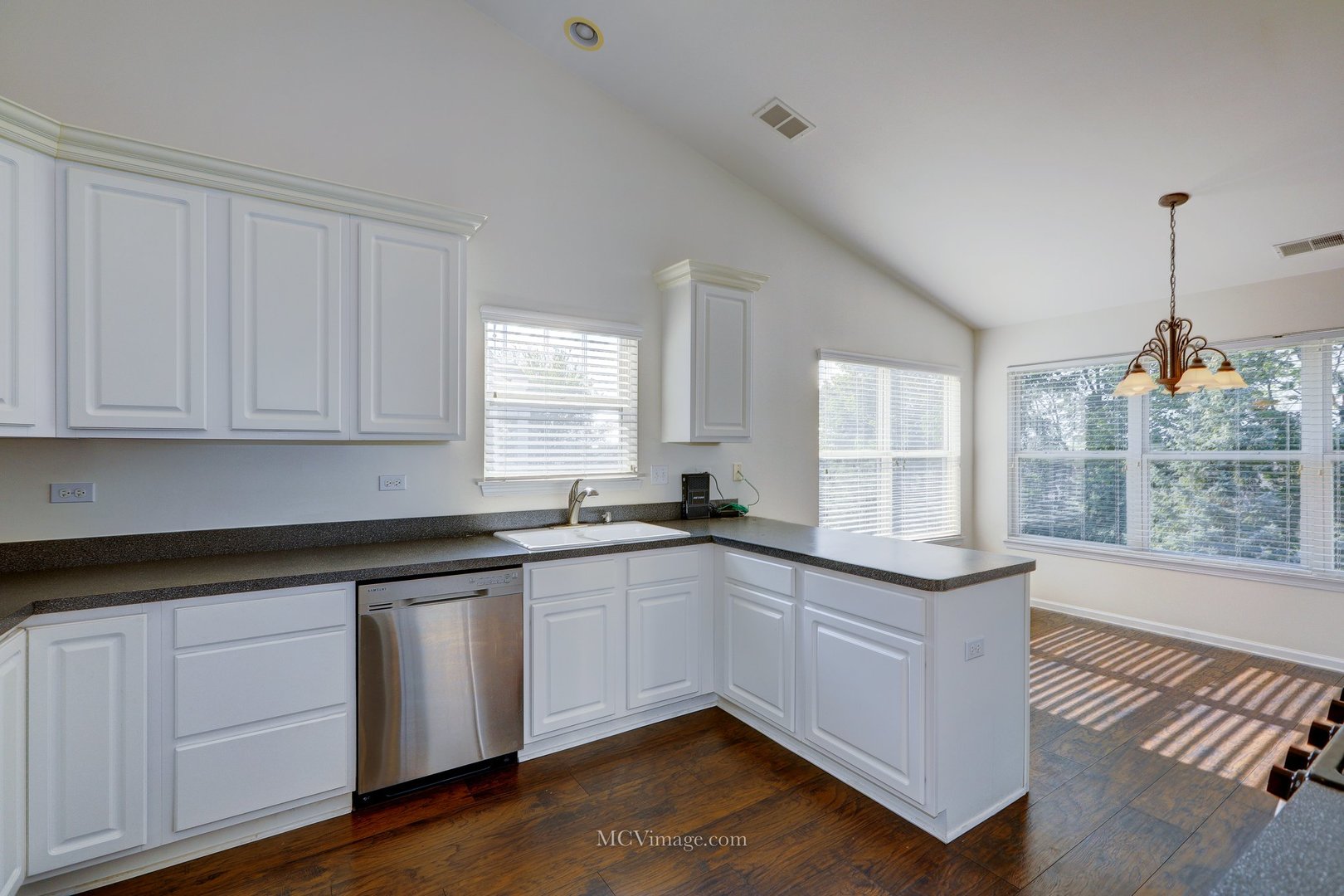 359 Ridge Road North Aurora, IL 60542 - Photo 11 of 35