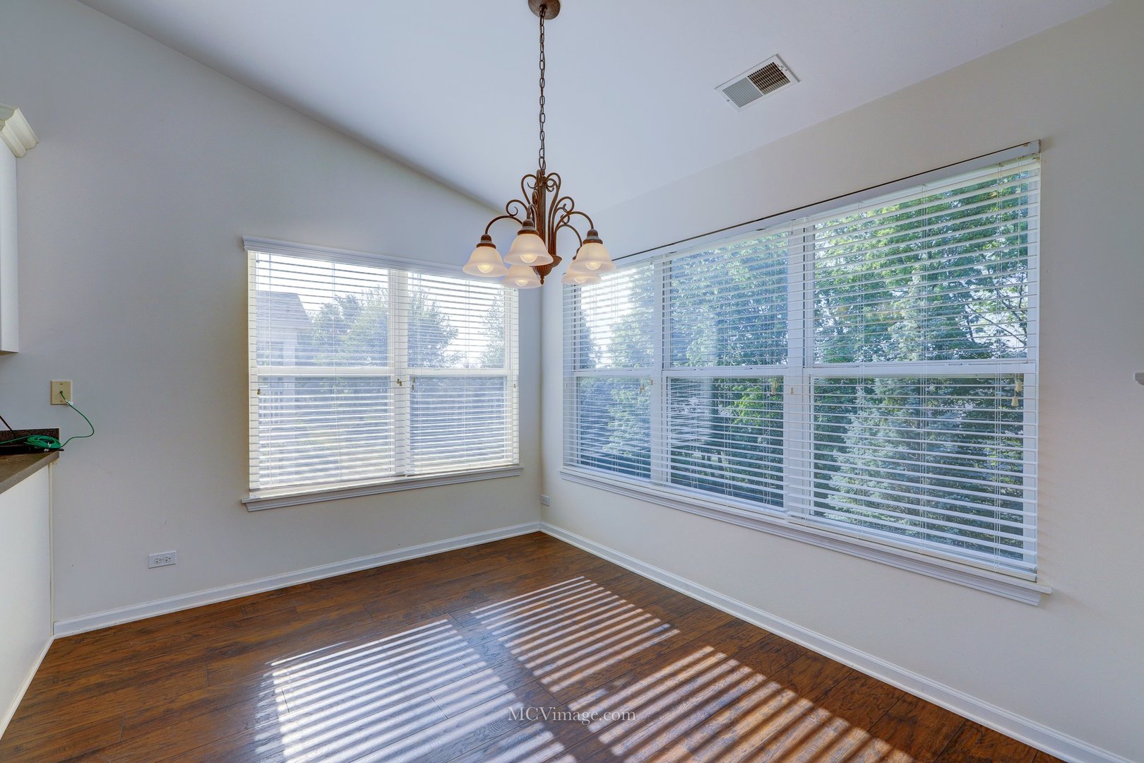 359 Ridge Road North Aurora, IL 60542 - Photo 12 of 35