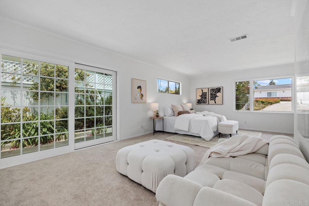 5942 Sagebrush Road La Jolla, CA 92037 - Photo 12 of 25