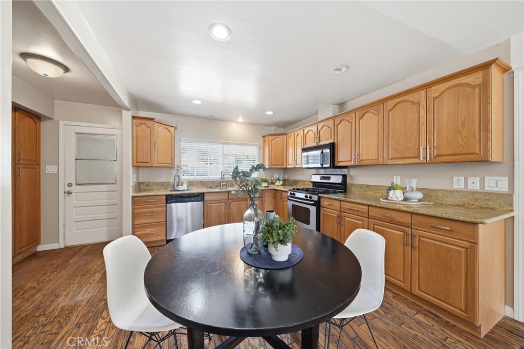 5041 Ridglea Avenue Buena Park, CA 90621 - Photo 25 of 60 KITCHEN