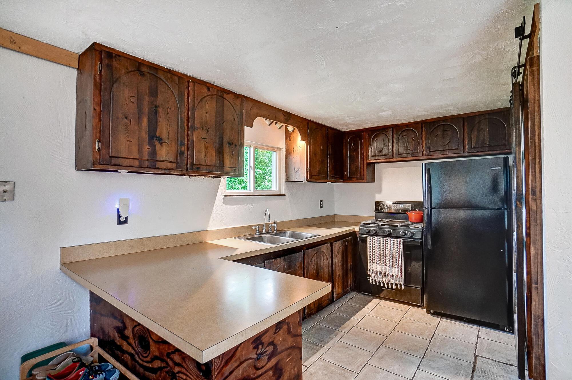 999 Hart Road Columbus, OH 43223 - Photo 58 of 69 MIL Kitchen