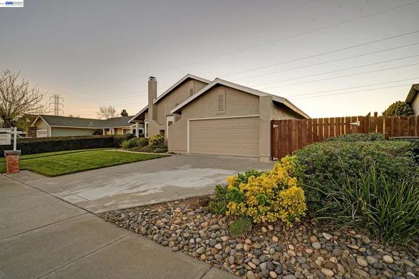 $1,000,000 | 2376 Broadmoor Street, Livermore, CA 94551