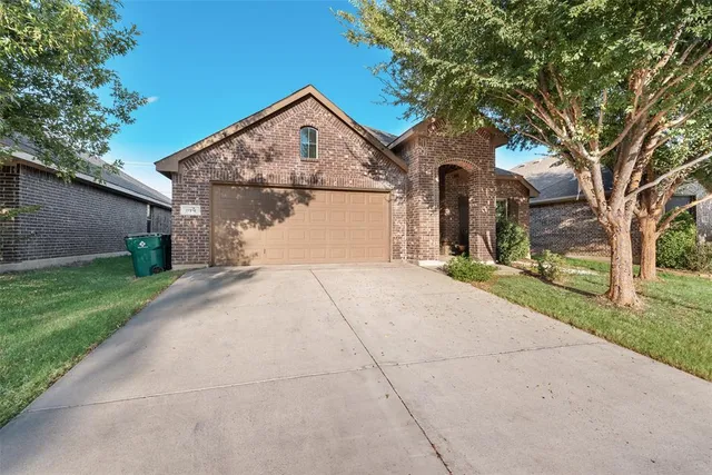 $369,999 | 11916 Long Stone Drive, Burleson, TX 76028