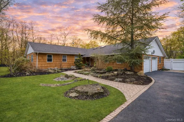 $7,500 | 38 Arista Drive, Dix Hills, NY 11746