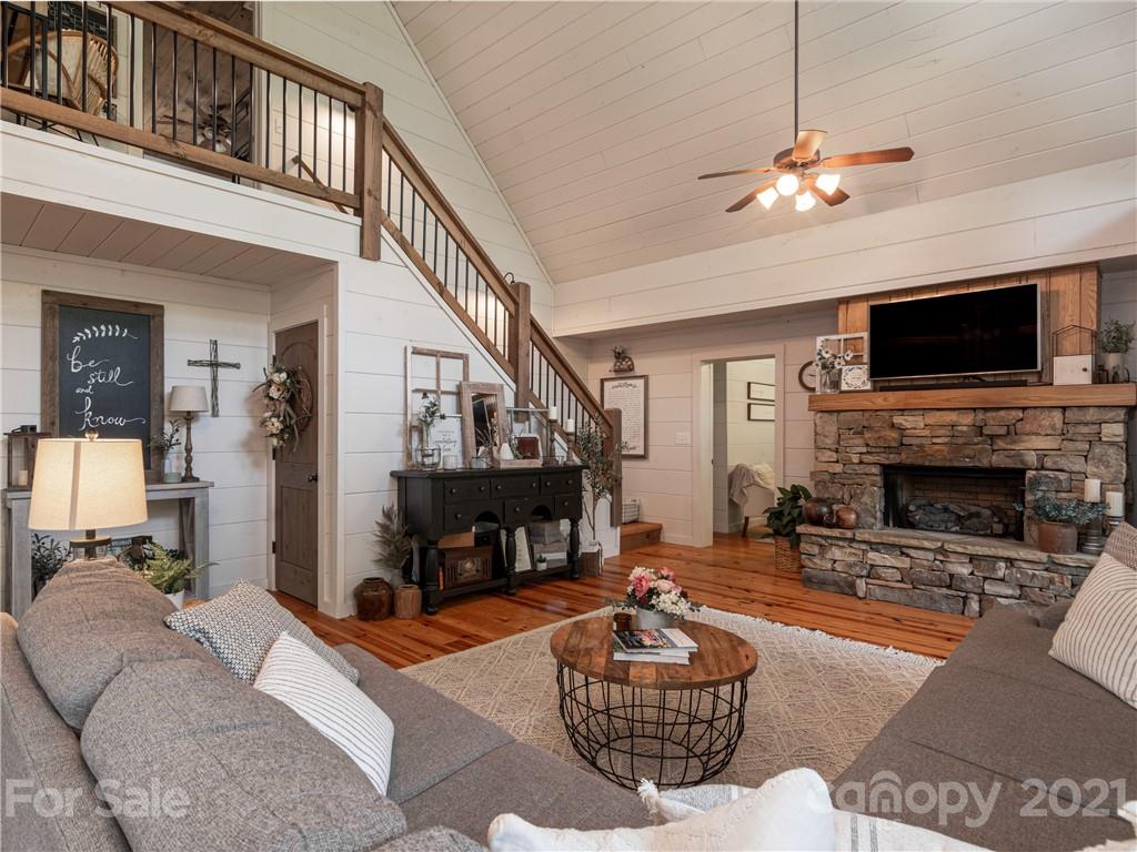 35 Longview Ridge Rd Lake Lake Toxaway, NC 28747 - Photo 13 of 41 Gallery Image 13