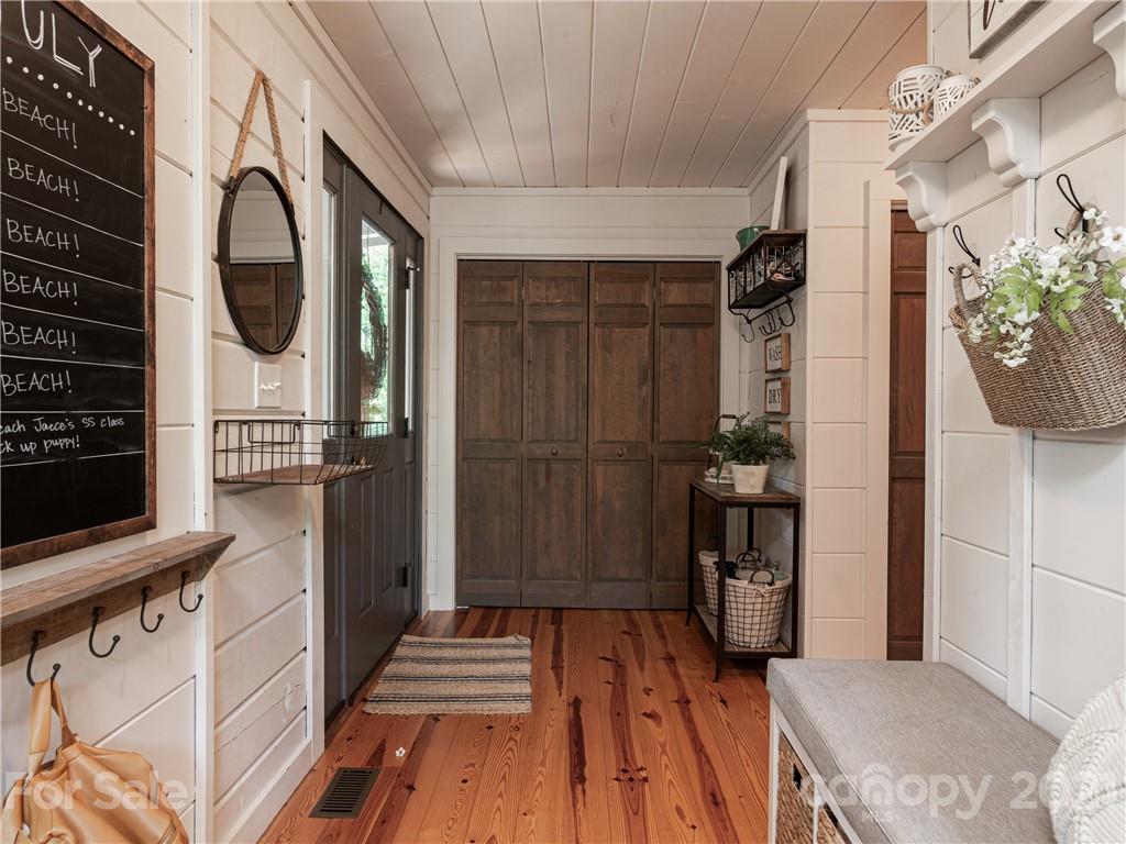 35 Longview Ridge Rd Lake Lake Toxaway, NC 28747 - Photo 5 of 41 Gallery Image 5