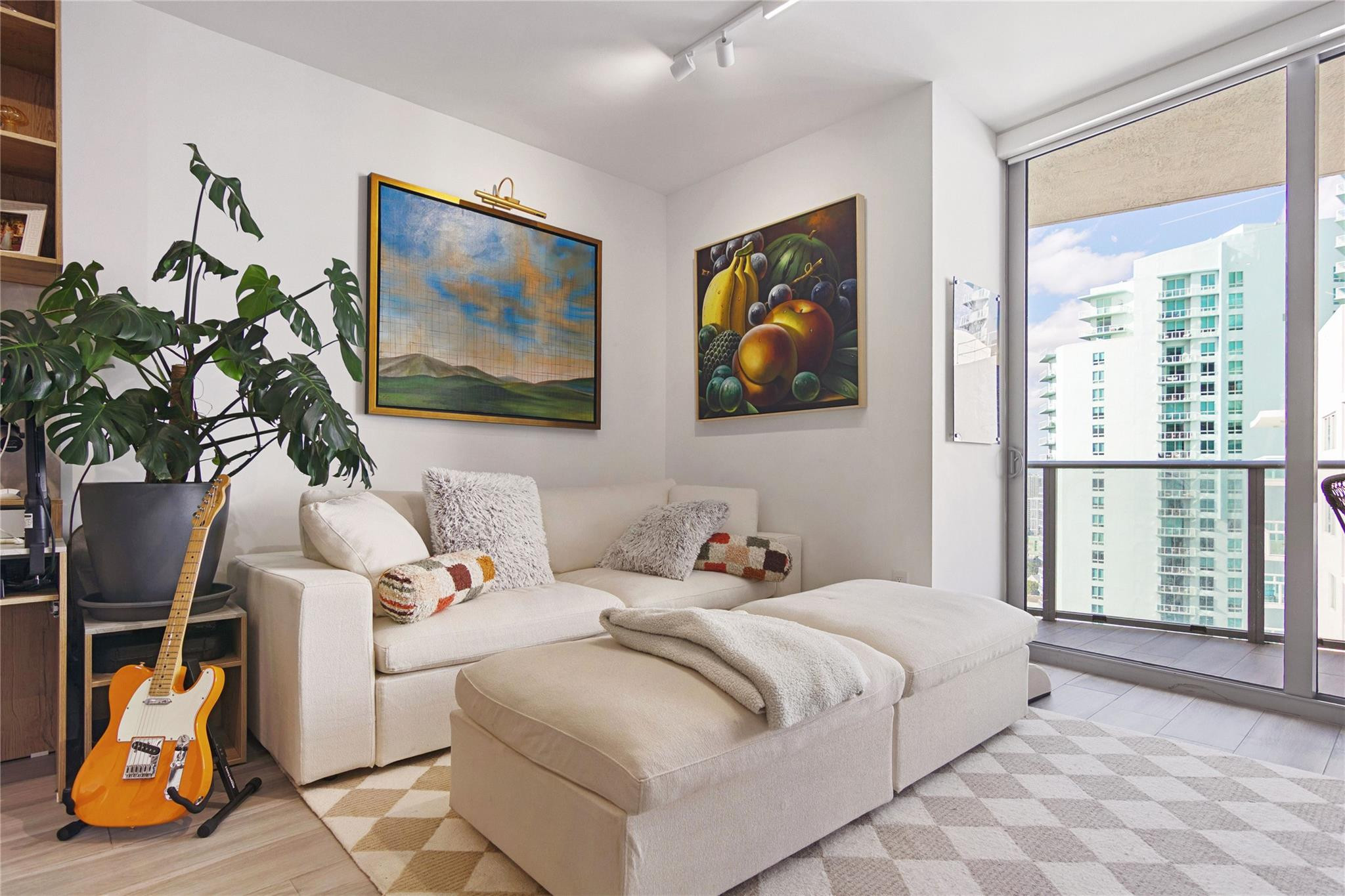 488 Northeast 18th Street, Unit 3503 Miami, FL 33132 - Photo 4 of 16 a bedroom with a bed and a painting on the wall