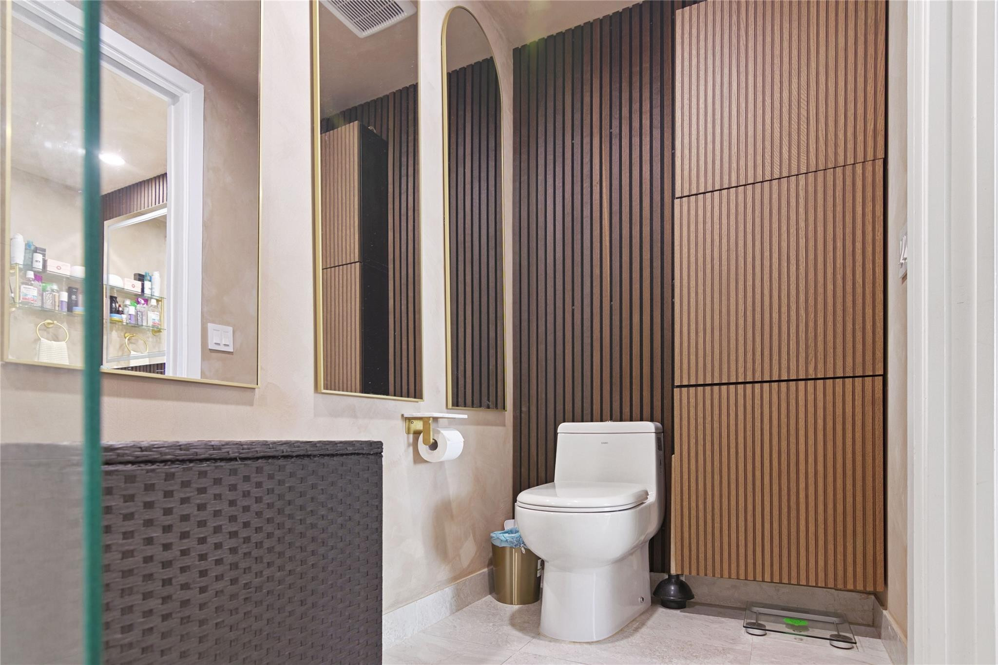 488 Northeast 18th Street, Unit 3503 Miami, FL 33132 - Photo 8 of 16 a bathroom with a toilet and sink