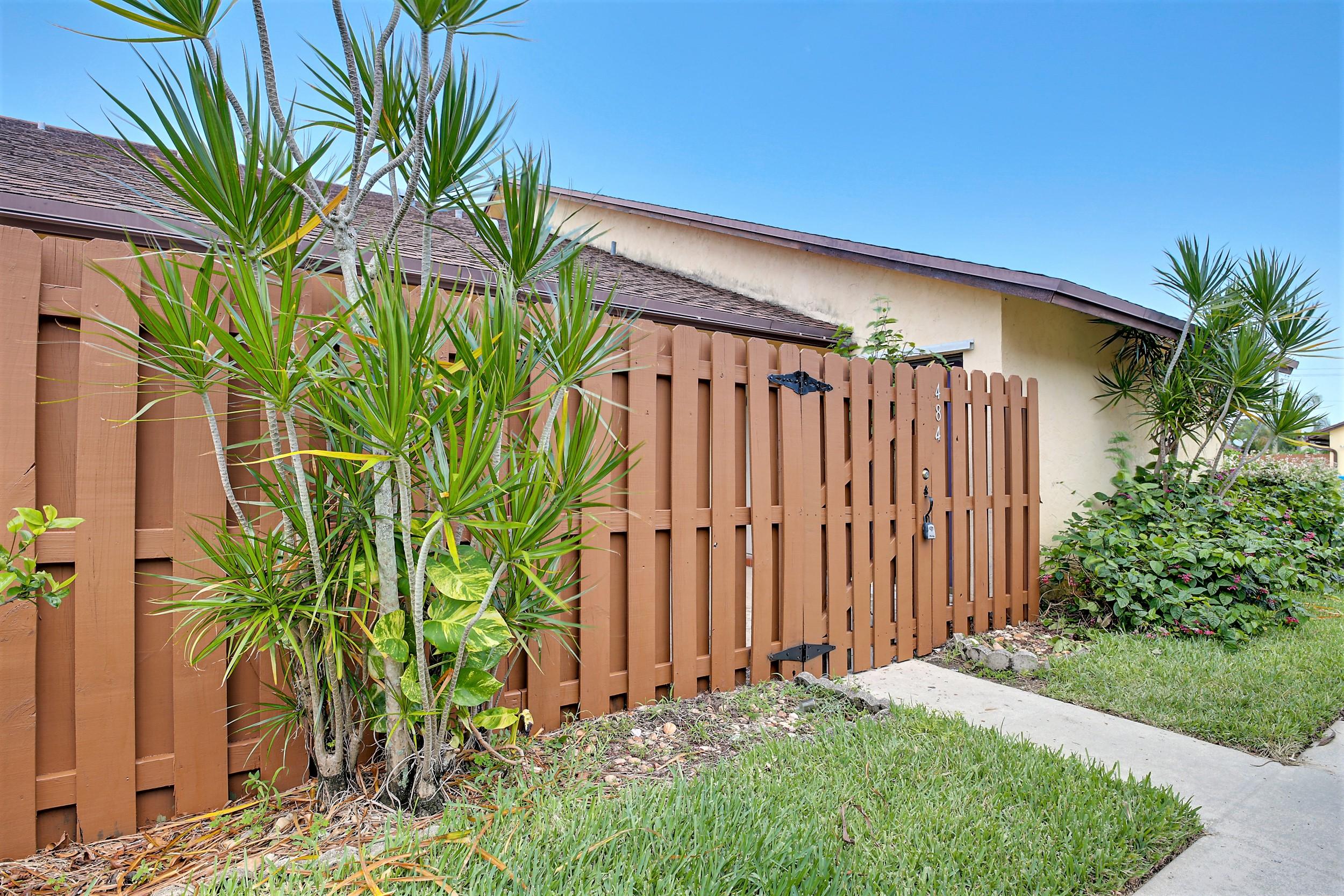 484 Springdale Circle, Unit 48D Palm Springs, FL 33461 - Photo 38 of 59 a front view of a house with a garden