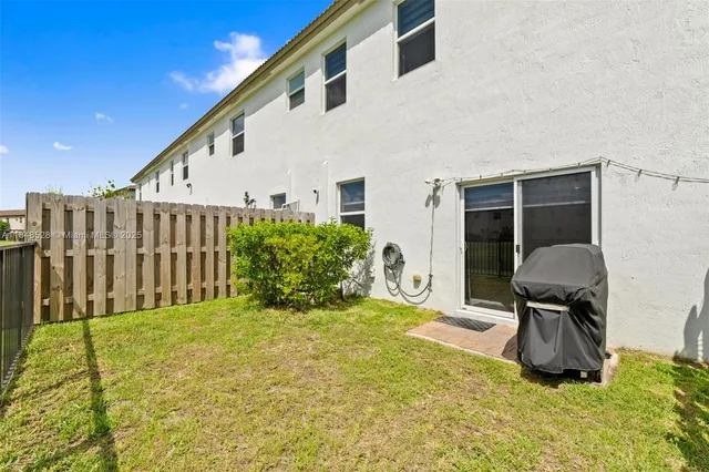 a view of a back yard of the house