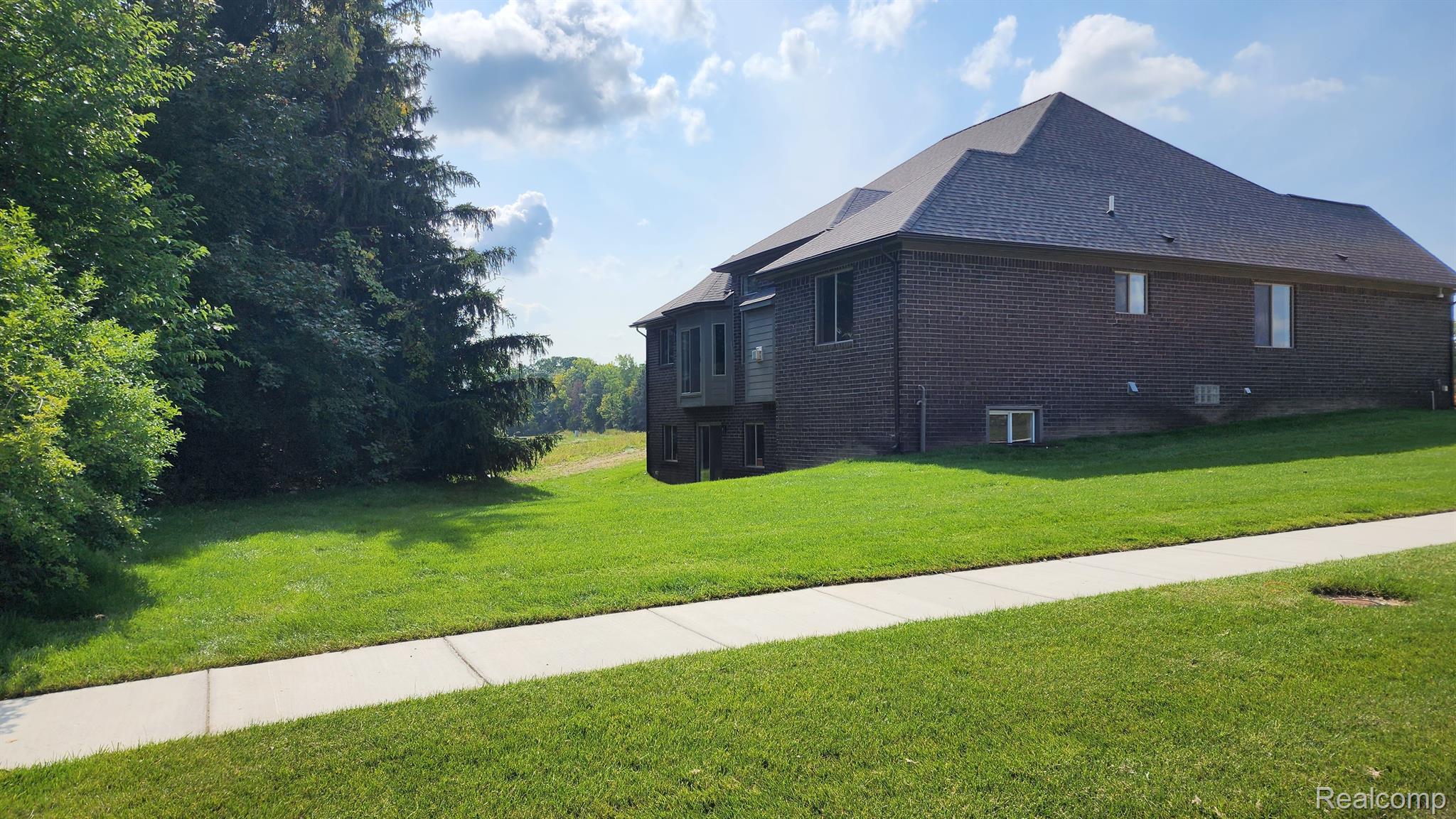 3093 Raffler Drive Rochester, MI 48307 - Photo 12 of 34 Rear South East