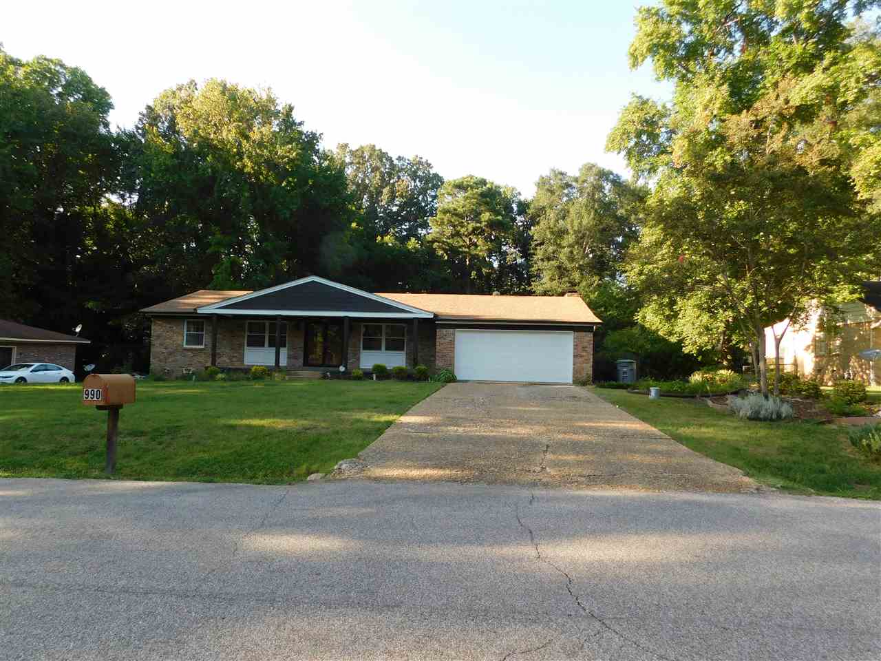990 Blanchard Road Memphis, TN 38116 - Photo 2 of 25 Don't miss this Renovated Beauty!! 3 Bedrooms, 2 Full Baths, Living Rm, Formal Dining Rm, Spacious Kitchen w/Breakfast Bar, Den w/wood burning fireplace, solid hardwood floors, granite countertops plus a lot of newness! Plus a huge lot .62 acres.