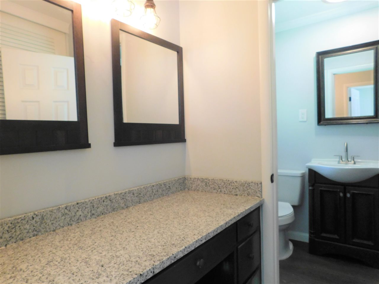 990 Blanchard Road Memphis, TN 38116 - Photo 18 of 25 Dressing Table with granite top.