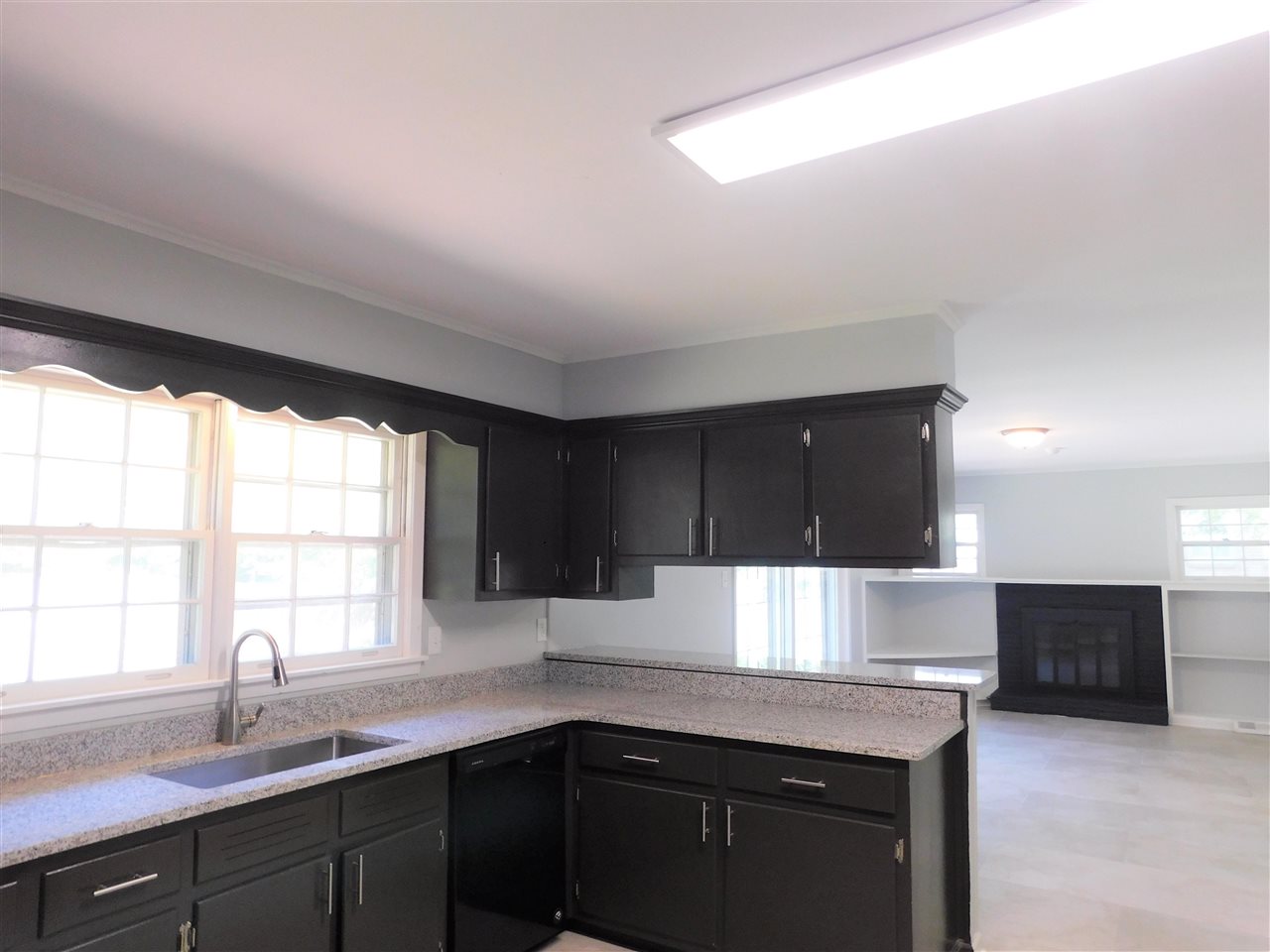 990 Blanchard Road Memphis, TN 38116 - Photo 10 of 25 Breakfast Bar and peek of the den.