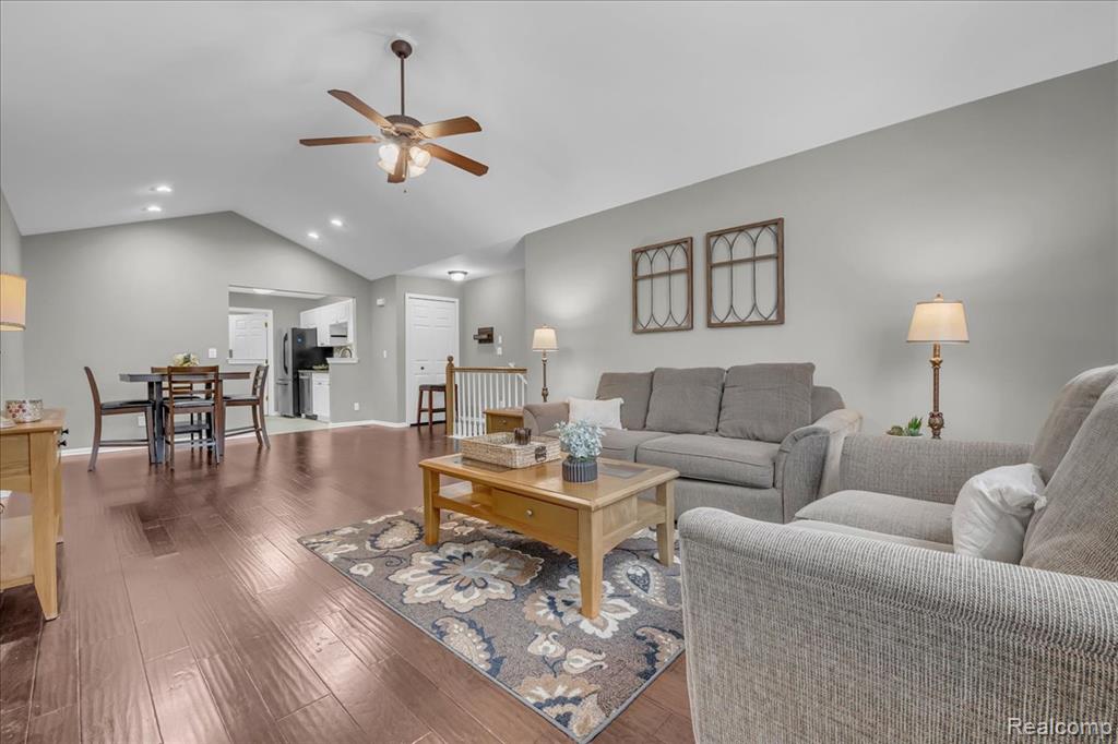 3695 Oakmonte Boulevard Rochester, MI 48306 - Photo 3 of 15
