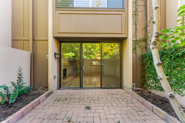 $349,999 | 709 Woodside Lane East, Unit 2, Sacramento, CA 95825