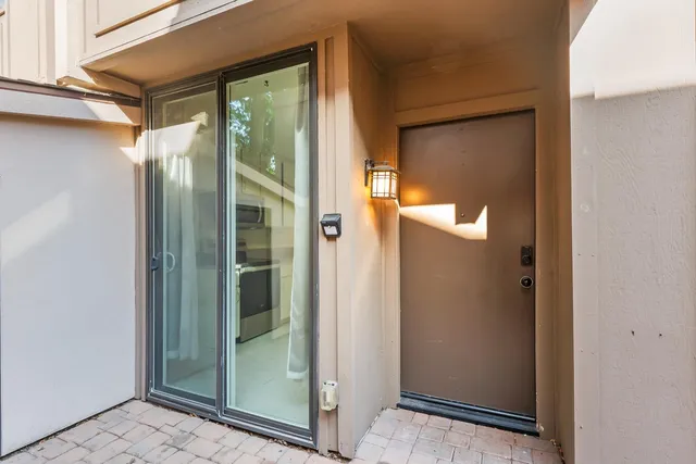 $349,999 | 709 Woodside Lane East, Unit 2, Sacramento, CA 95825