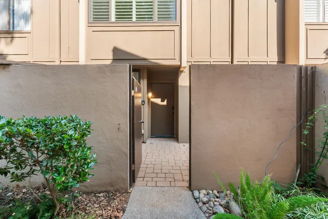 $349,999 | 709 Woodside Lane East, Unit 2, Sacramento, CA 95825