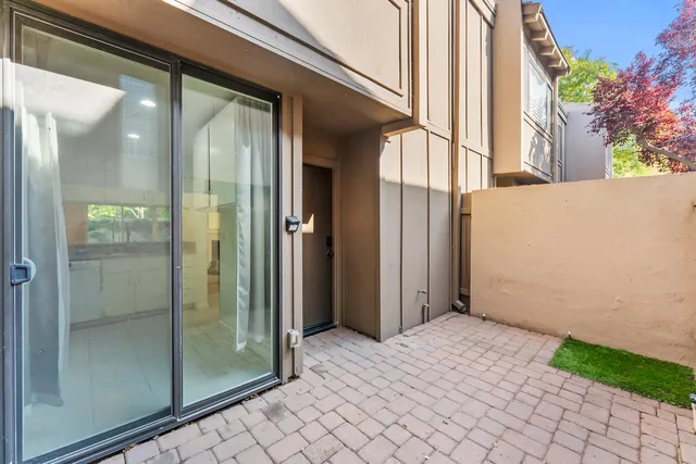 $349,999 | 709 Woodside Lane East, Unit 2, Sacramento, CA 95825