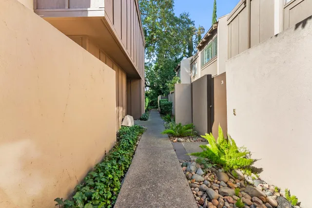 $349,999 | 709 Woodside Lane East, Unit 2, Sacramento, CA 95825