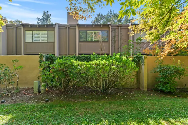 $349,999 | 709 Woodside Lane East, Unit 2, Sacramento, CA 95825