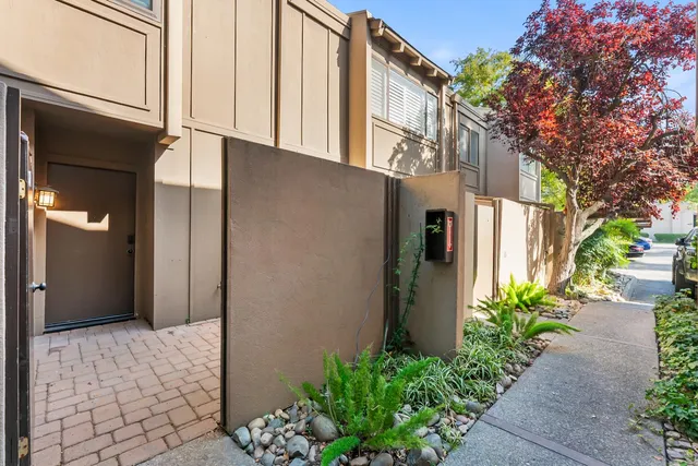 $349,999 | 709 Woodside Lane East, Unit 2, Sacramento, CA 95825