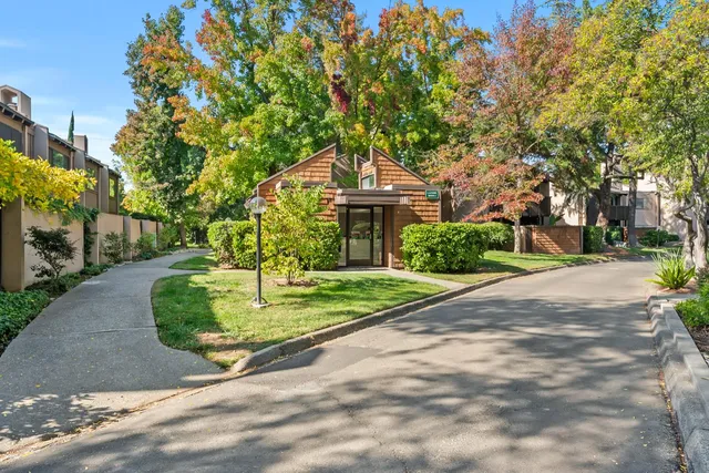 $349,999 | 709 Woodside Lane East, Unit 2, Sacramento, CA 95825