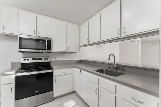 $349,999 | 709 Woodside Lane East, Unit 2, Sacramento, CA 95825