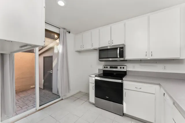 $349,999 | 709 Woodside Lane East, Unit 2, Sacramento, CA 95825