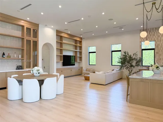 $5,995,000 | 14200 Old Cutler Road, Palmetto Bay, FL 33158