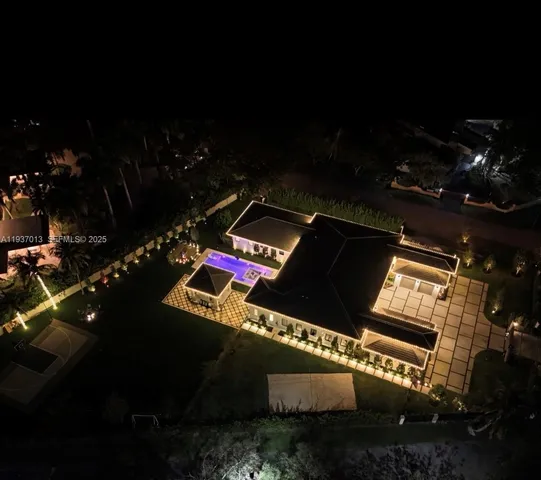 a view of an outdoor space