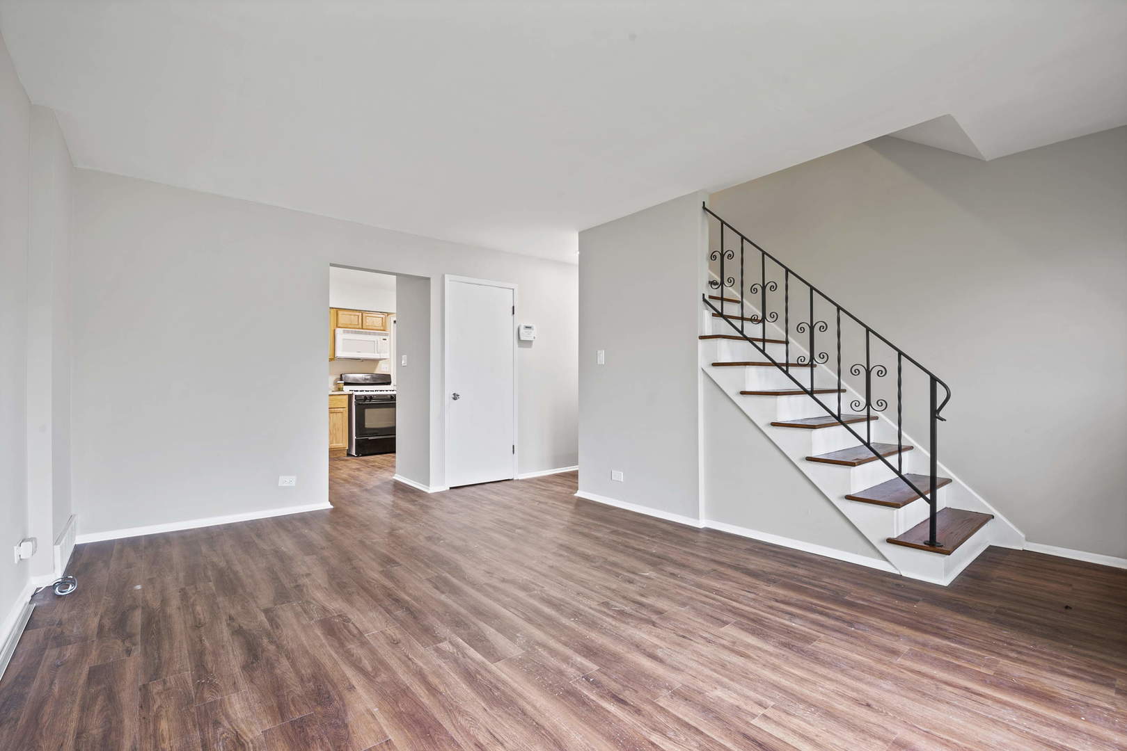 923 LaGrange Road La Grange, IL 60525 - Photo 4 of 22 a view of an entryway with wooden floor