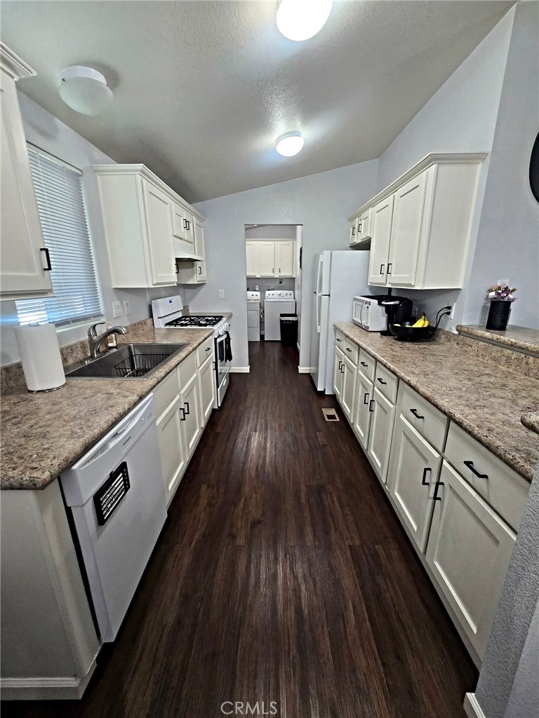 20843 Waalew Road, Unit C31 Apple Valley, CA 92307 - Photo 4 of 15