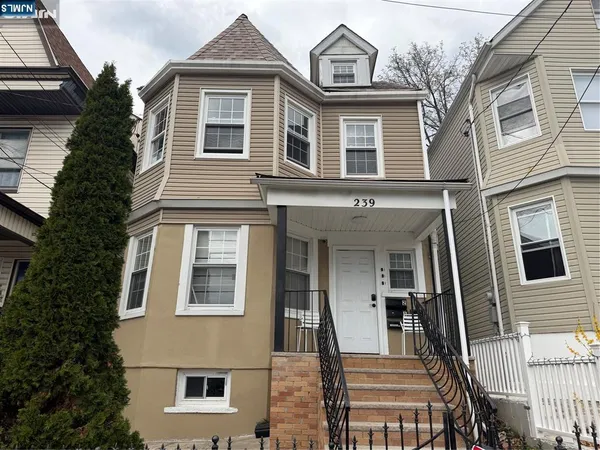 $1,850 | 239 Lincoln Avenue, Unit 1, Newark, NJ 07104
