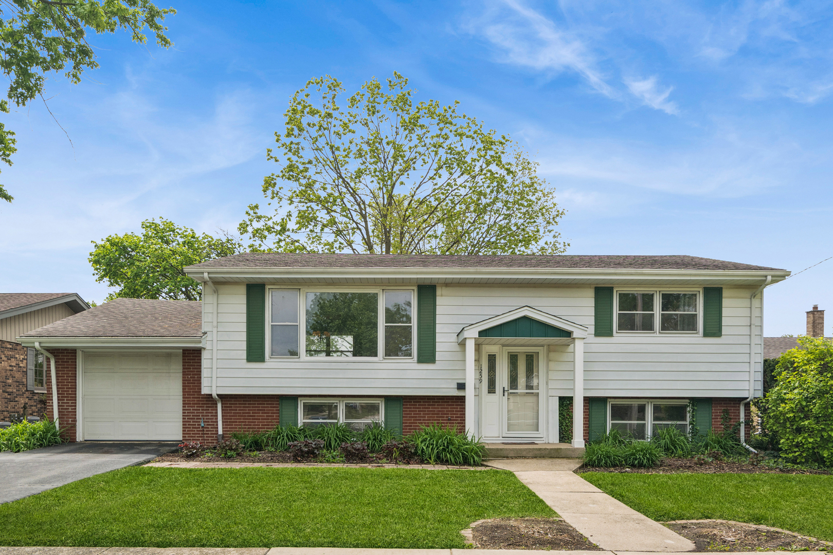 1259 Heather Road Homewood, IL 60430 - Photo 1 of 20 Gallery Image 1