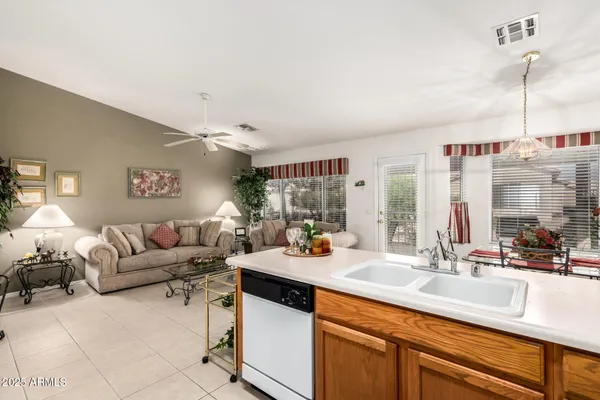 $1,975 | 1464 East Runaway Bay Drive, Chandler, AZ 85249