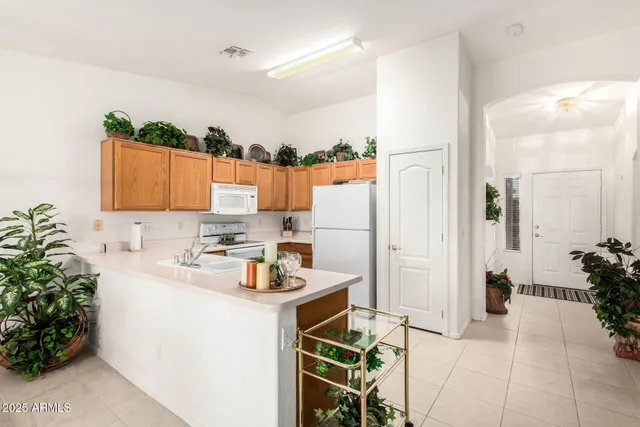 $1,975 | 1464 East Runaway Bay Drive, Chandler, AZ 85249