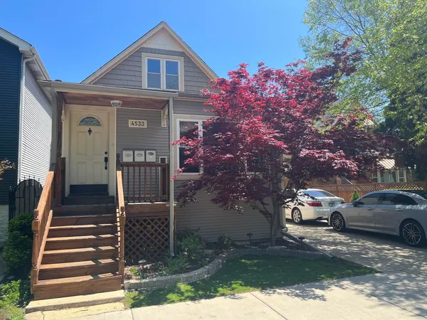 $1,695 | 4533 North Kedvale Avenue, Unit 1R, Chicago, IL 60630
